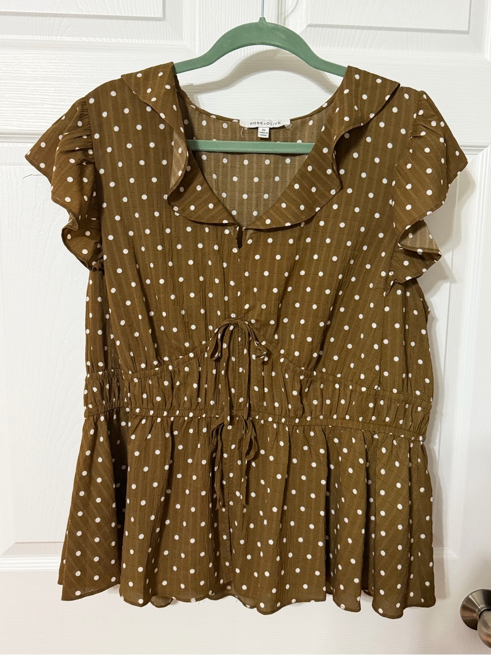 Brown and white polka dot peplum shirt women’s 2x